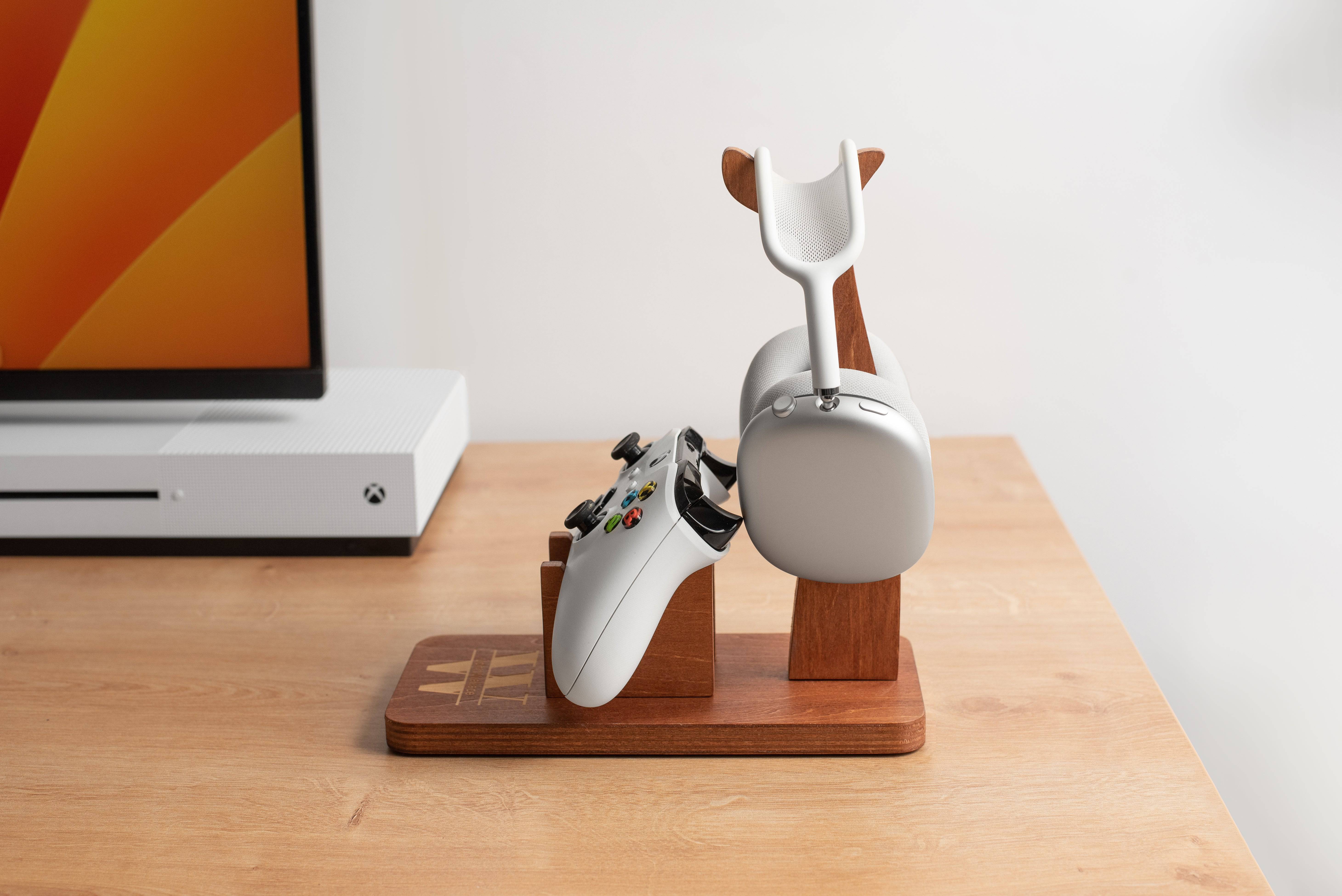 Headset Rack Simple Personalized Wooden Controller & Headphone Stand - Walnut | Madeset