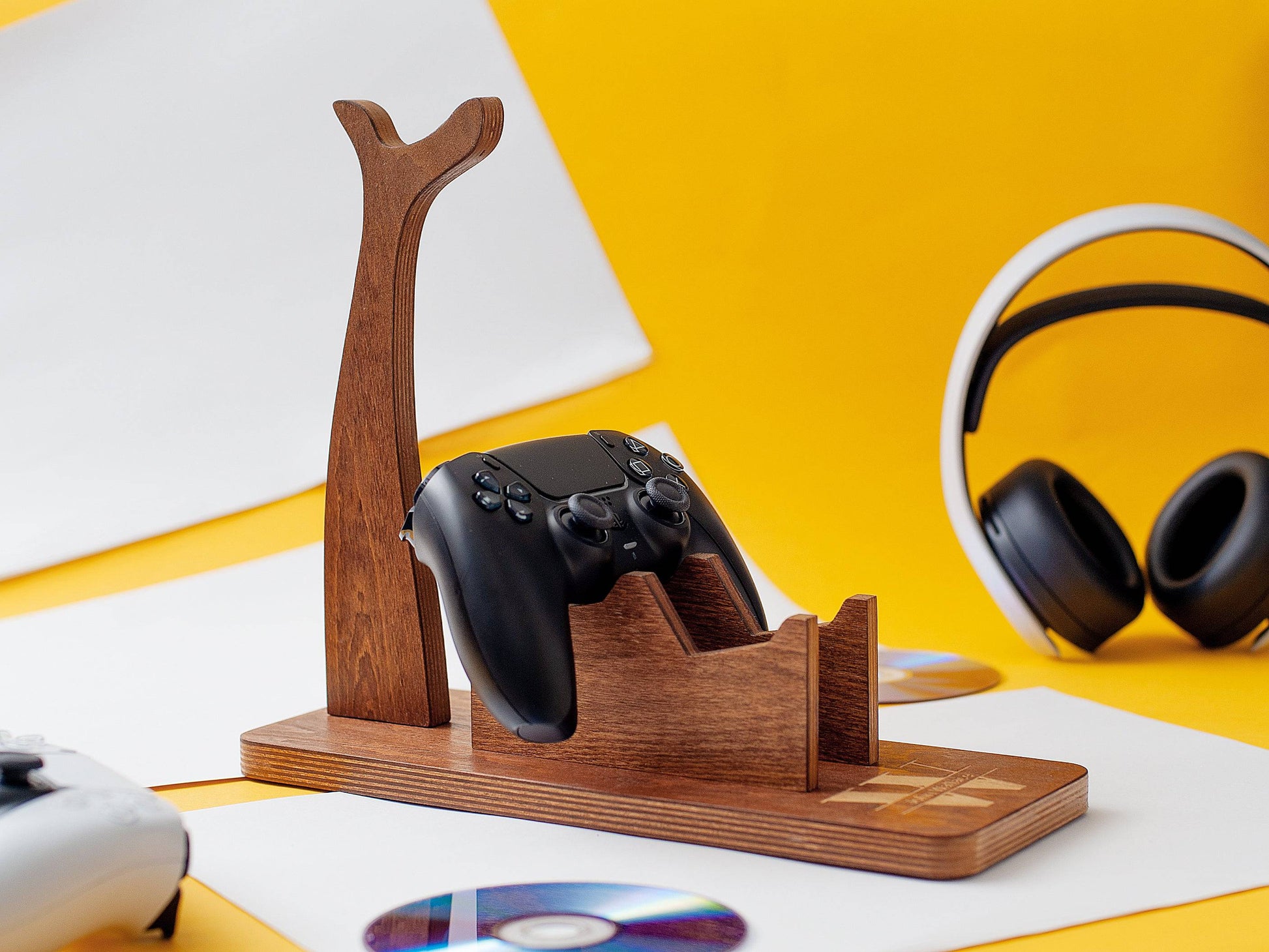 Teen Boy Gifts | Xbox / PS5 Controller Stand - Walnut - Madeset