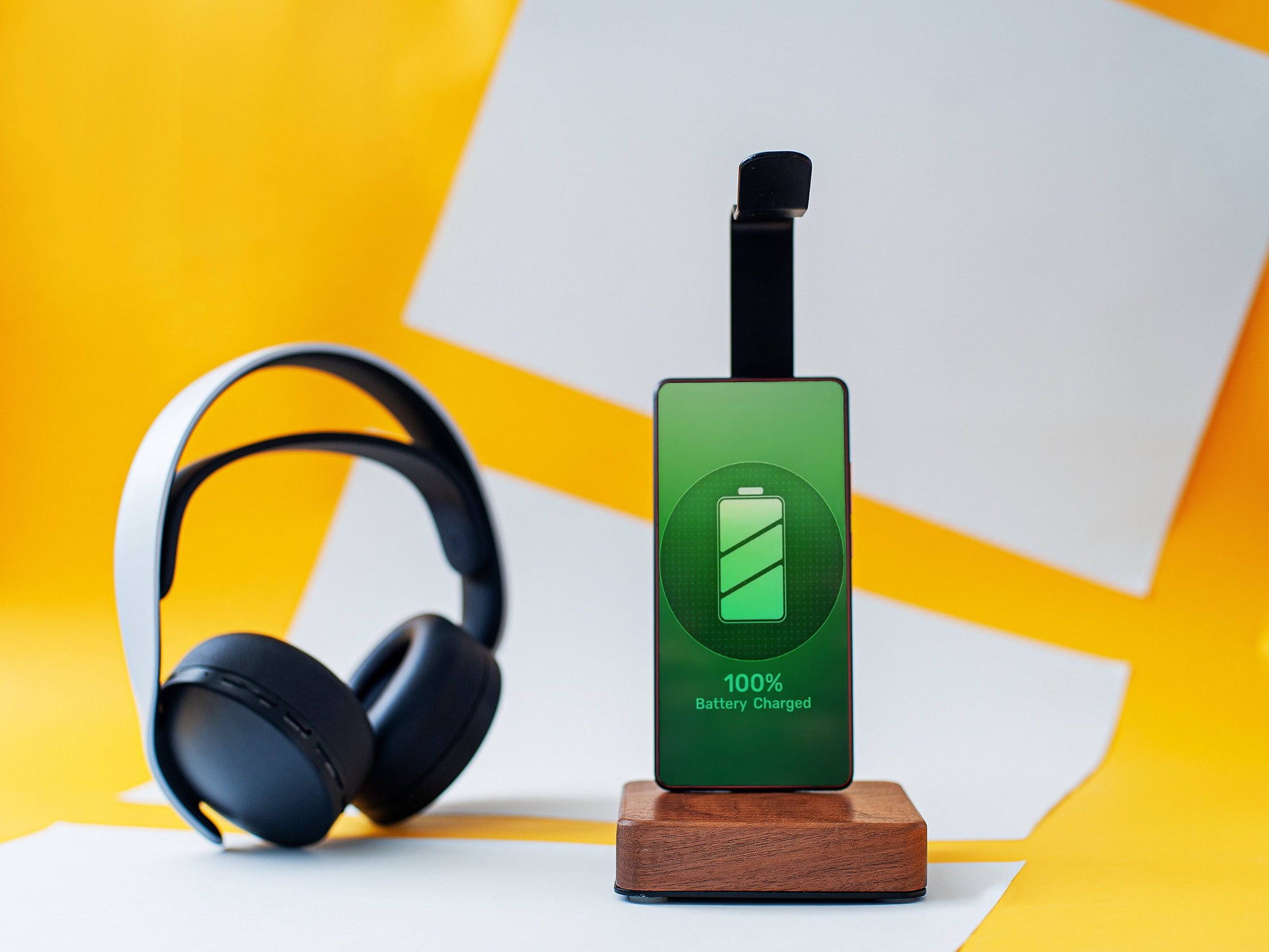 Wireless Charger Wood Headphone Stand: Stylish Desk Accessory - Madeset
