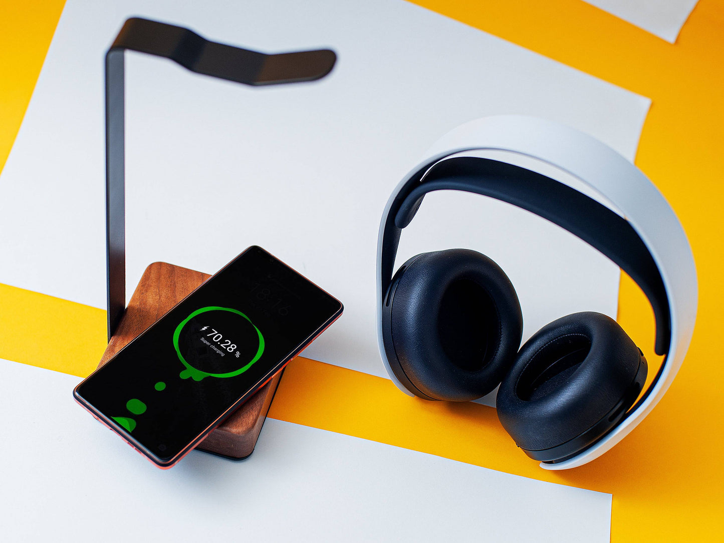 Wireless Charger Wood Headphone Stand: Stylish Desk Accessory - Madeset