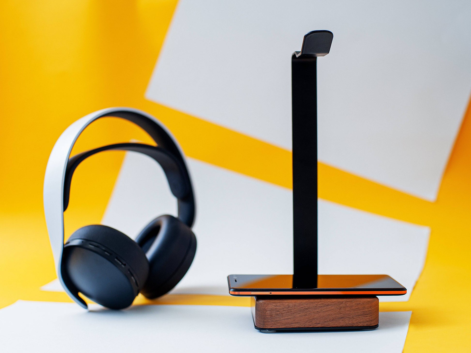 Wireless Charger Wood Headphone Stand: Stylish Desk Accessory
